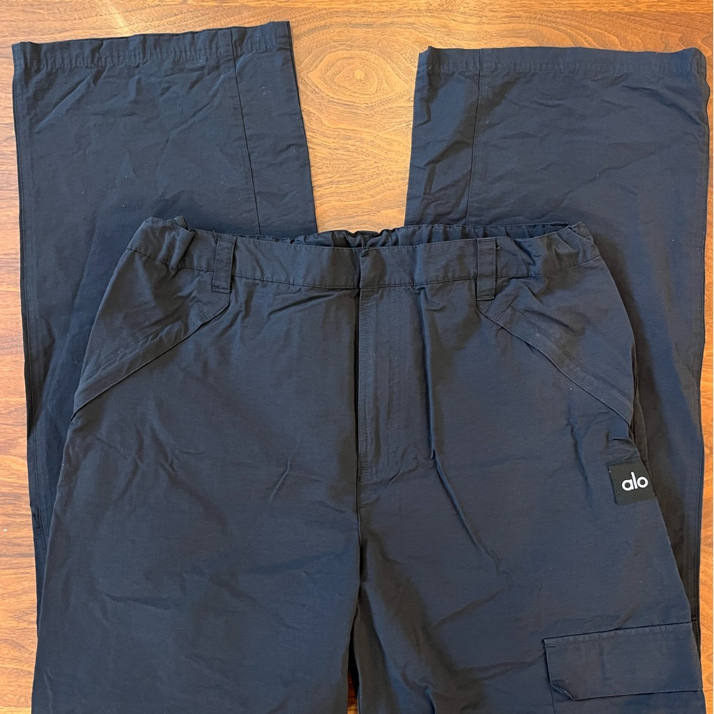 Black Alo Straight Leg Cargo Pants
